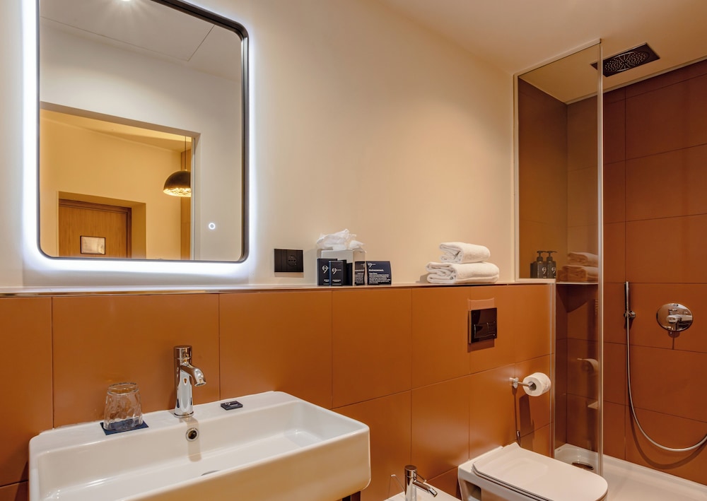9 Hotel Cesari 85/85