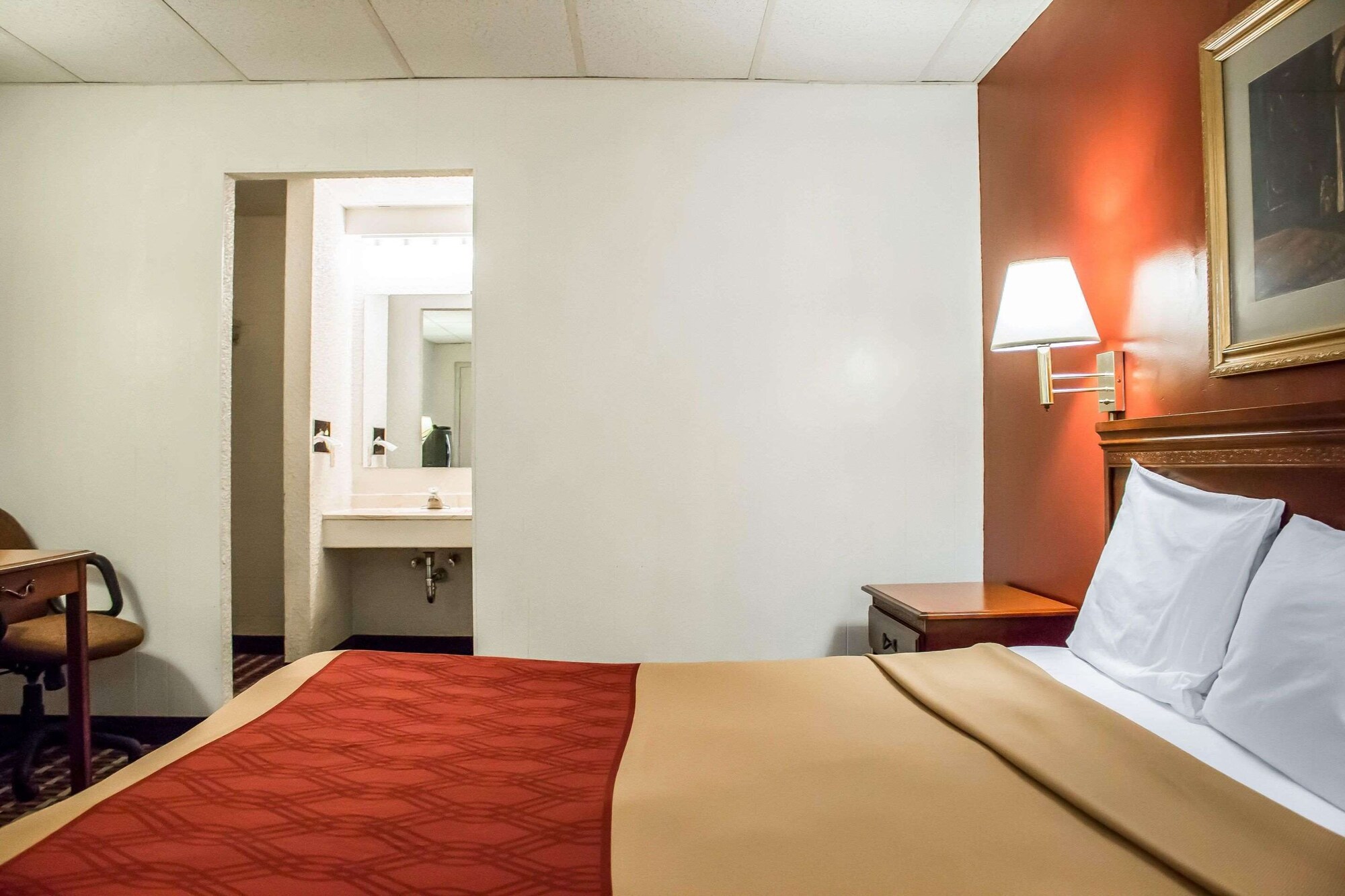 غرفة قياسية بسرير كينج للمدخنين، Econo Lodge Williamsport 4/5