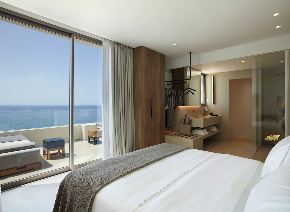 SUPERIOR, SUITE, SEA VIEW, PLUNGE POOL