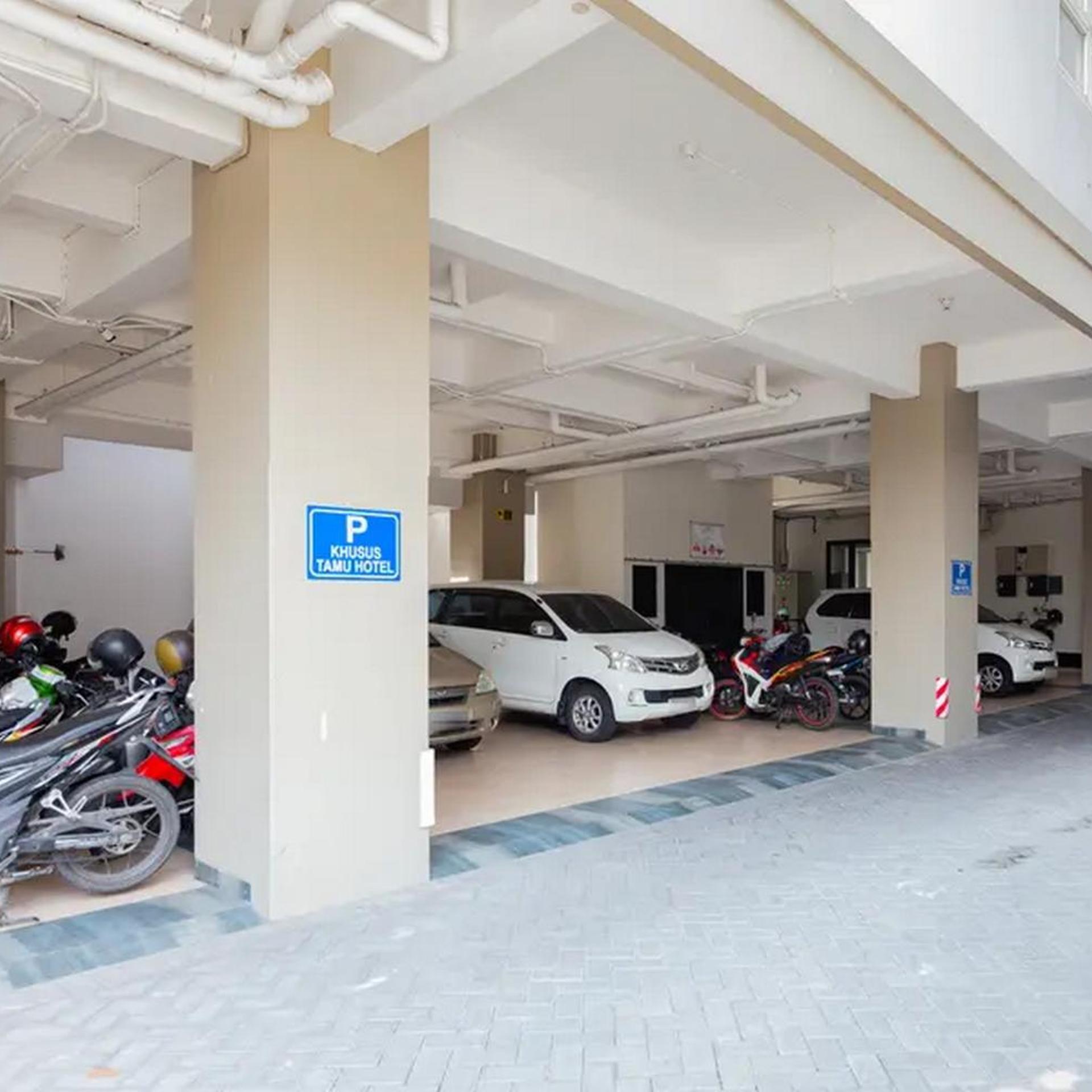 Sans Hotel Rajawali Surabaya 61/68