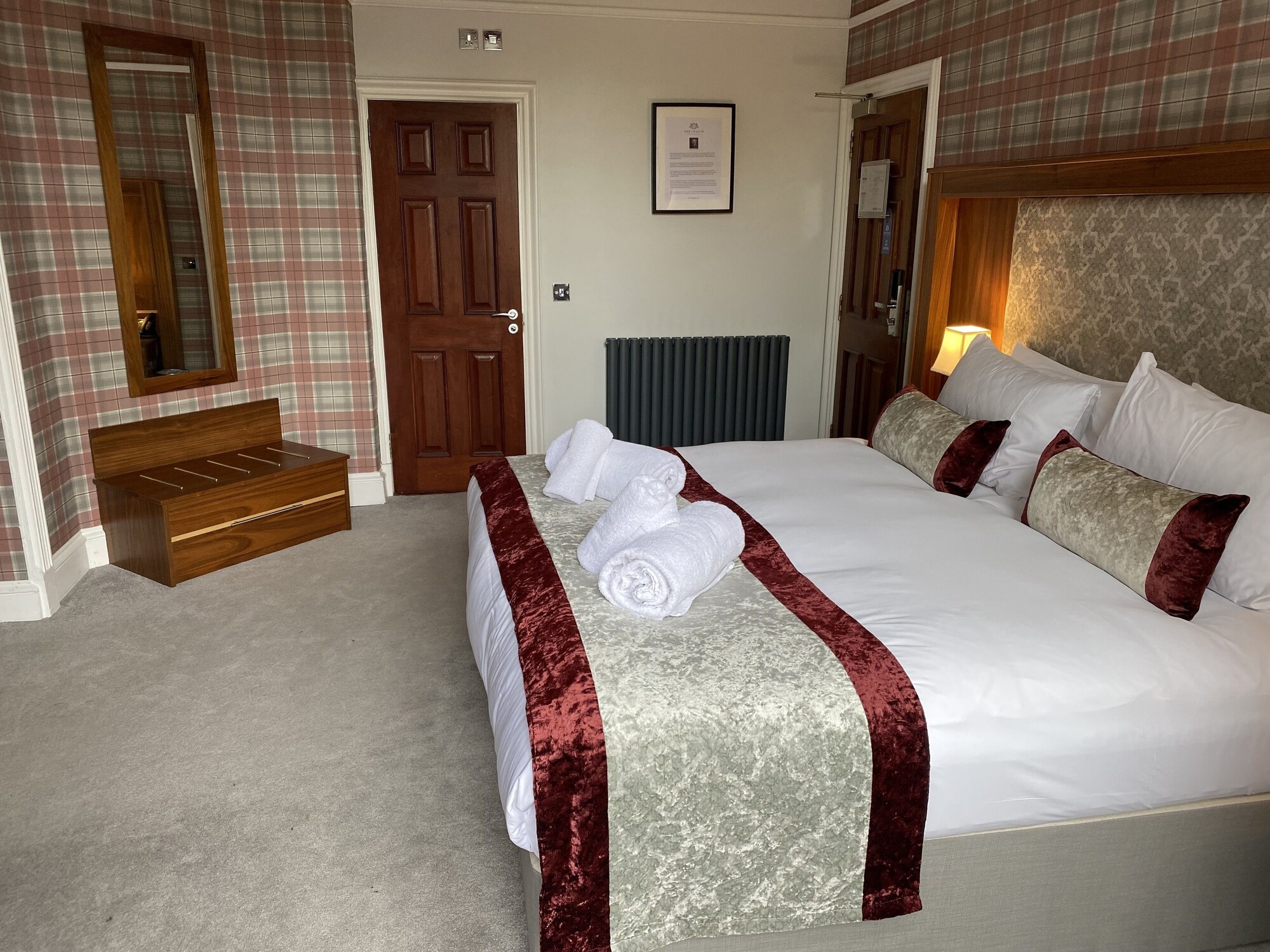 SUPERIOR, KING BED, GARDEN VIEW, BALCONY