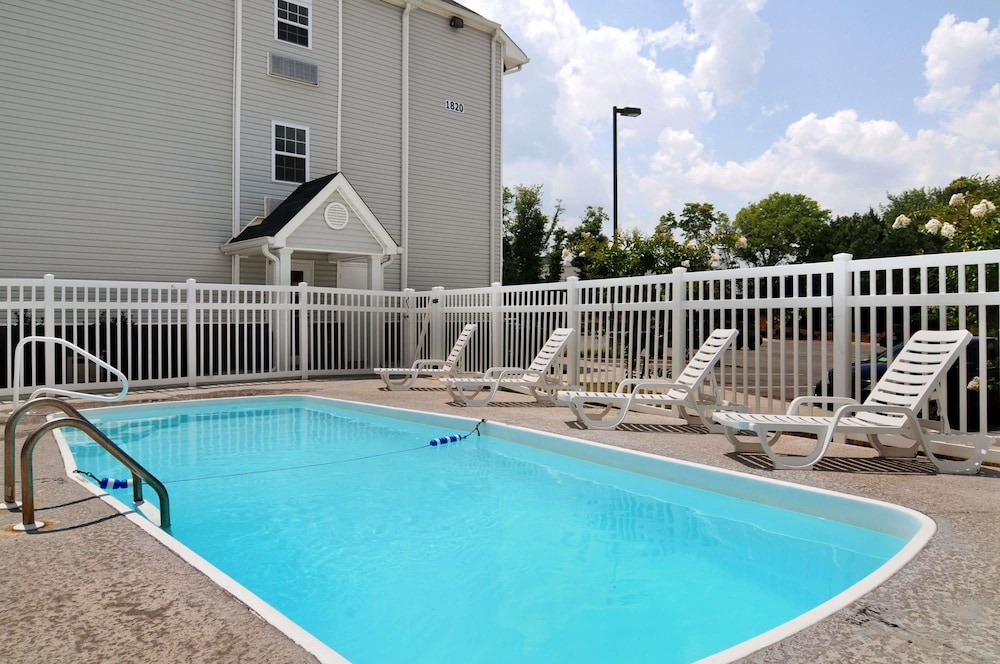Microtel Inn & Suites Huntsville 1/10