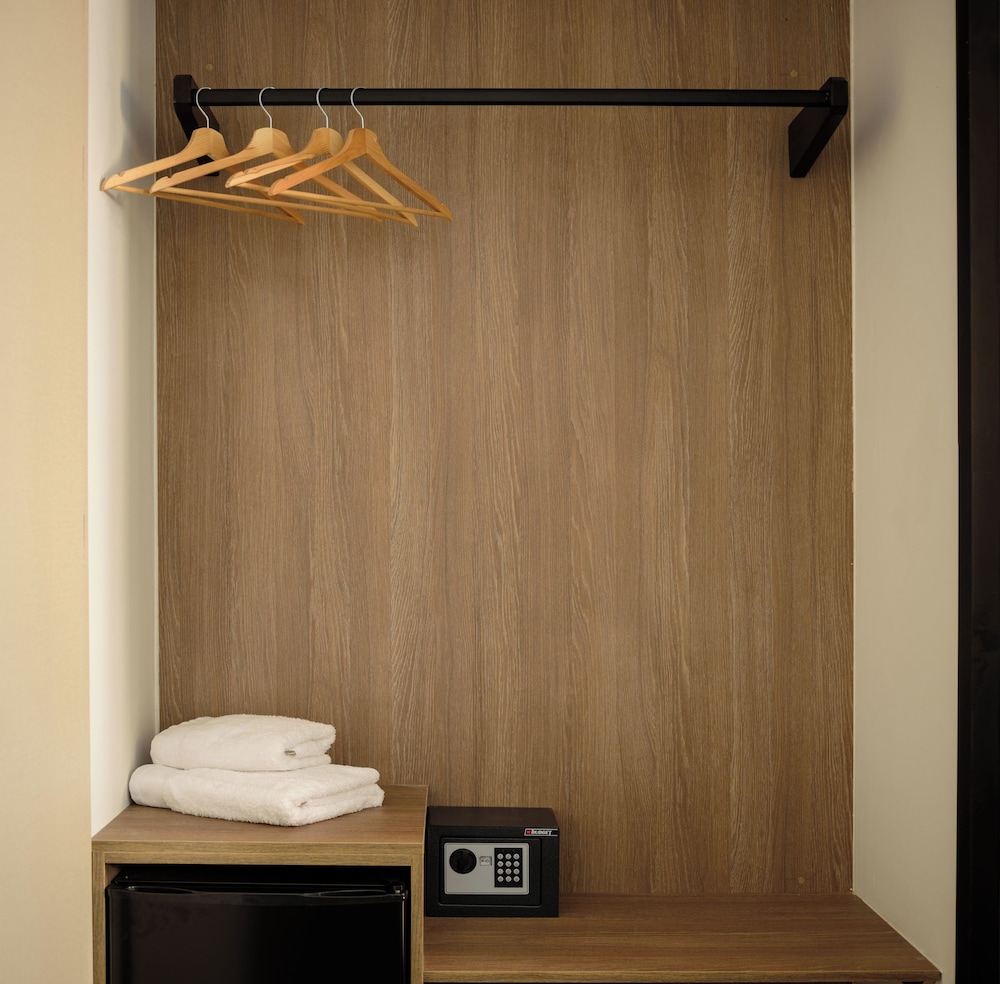 Arthur Suites 13/60