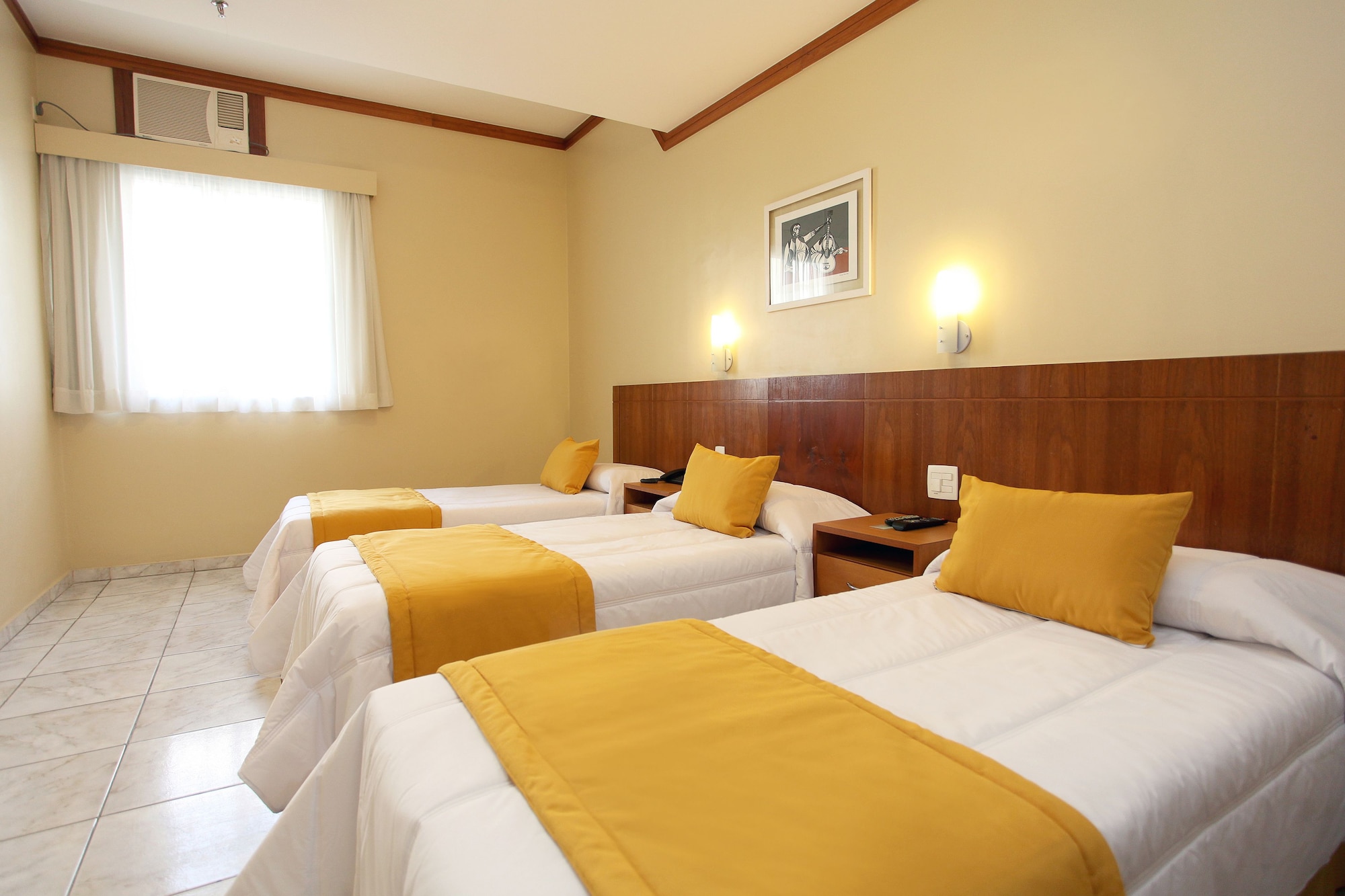 STANDARD, TRIPLE, 3 BEDS