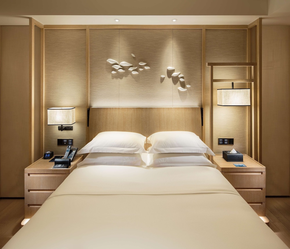 PREMIUM, KING BED, NANHAI WING