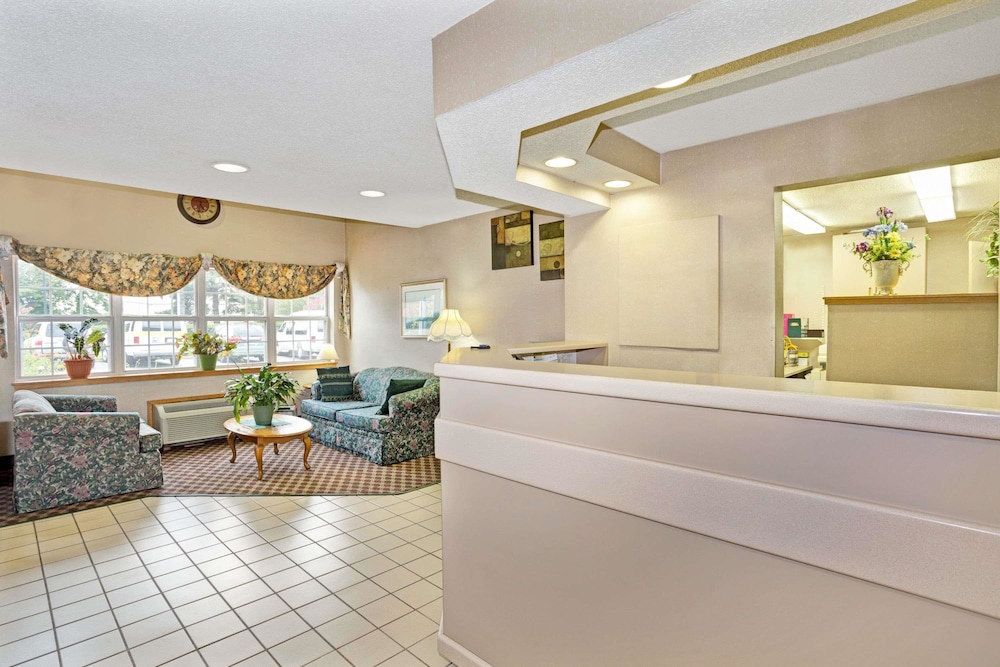 Microtel Inn & Suites by Wyndham Raleigh Durham Airport 6/32