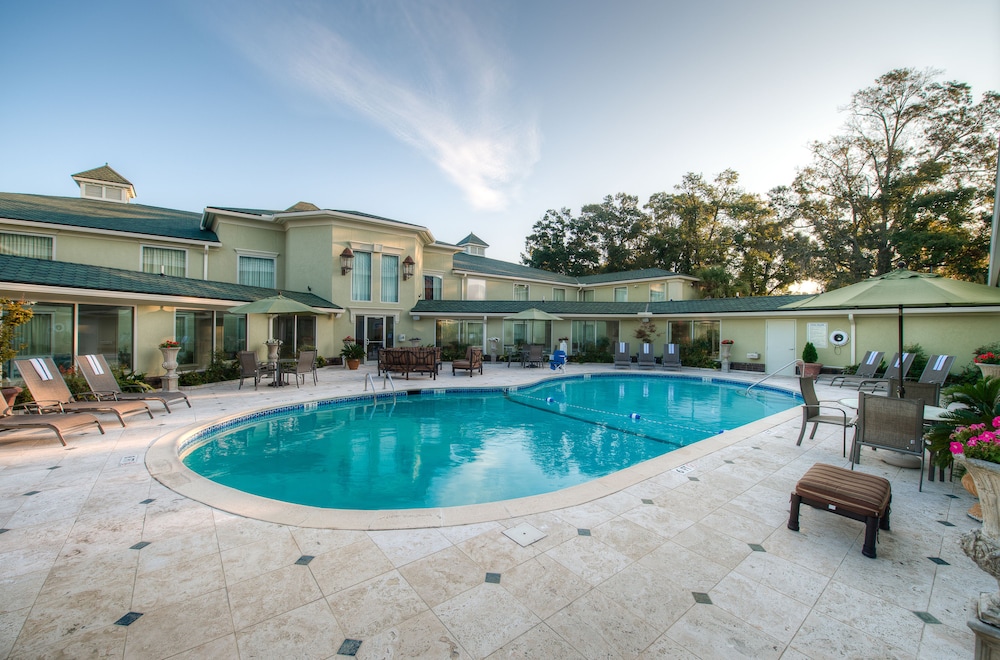 Town & Country Inn and Suites 4/36