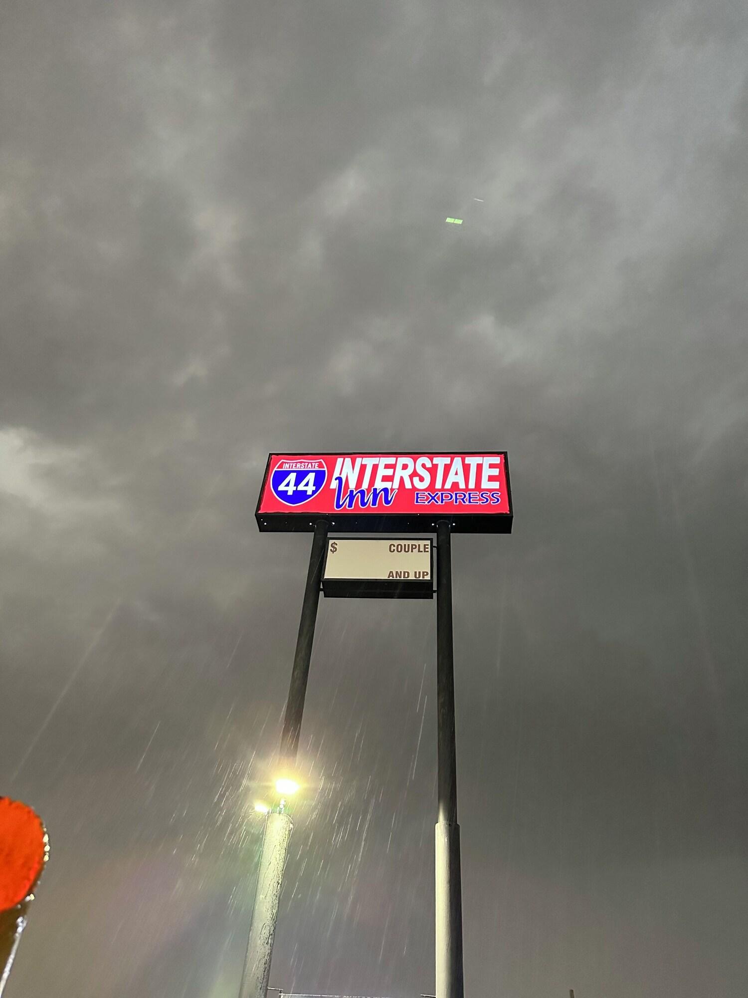 Interstate Inn Express 1/7