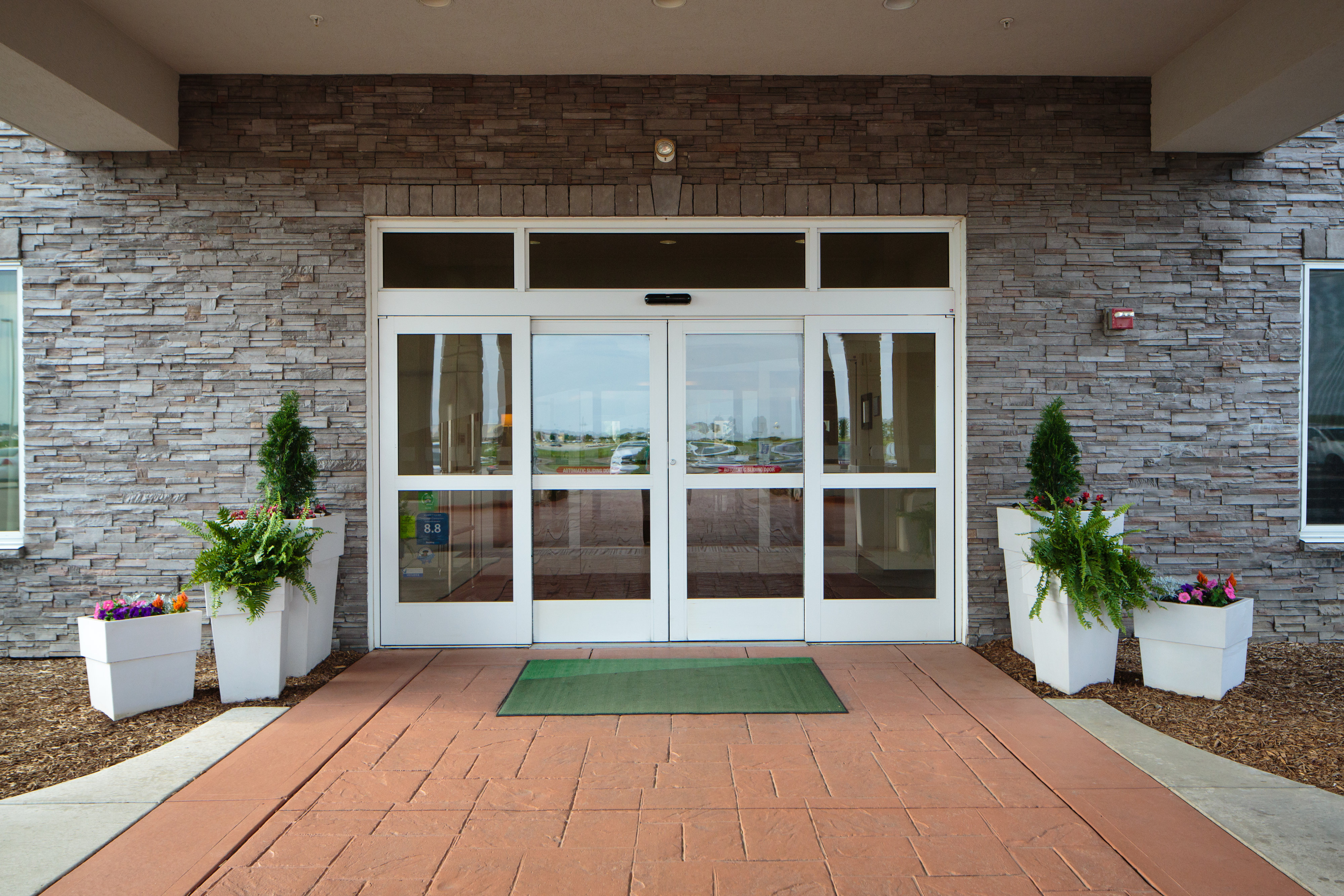 Holiday Inn Hotel Suites Bloomington Airport 4/50