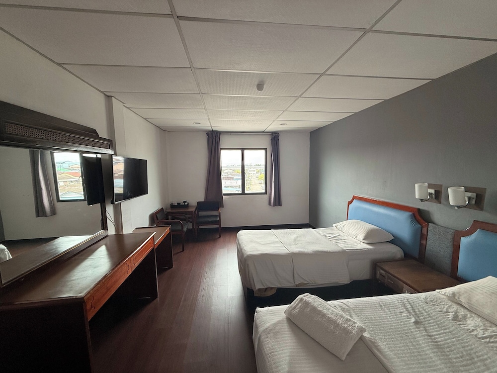 Anika Inn 17/44