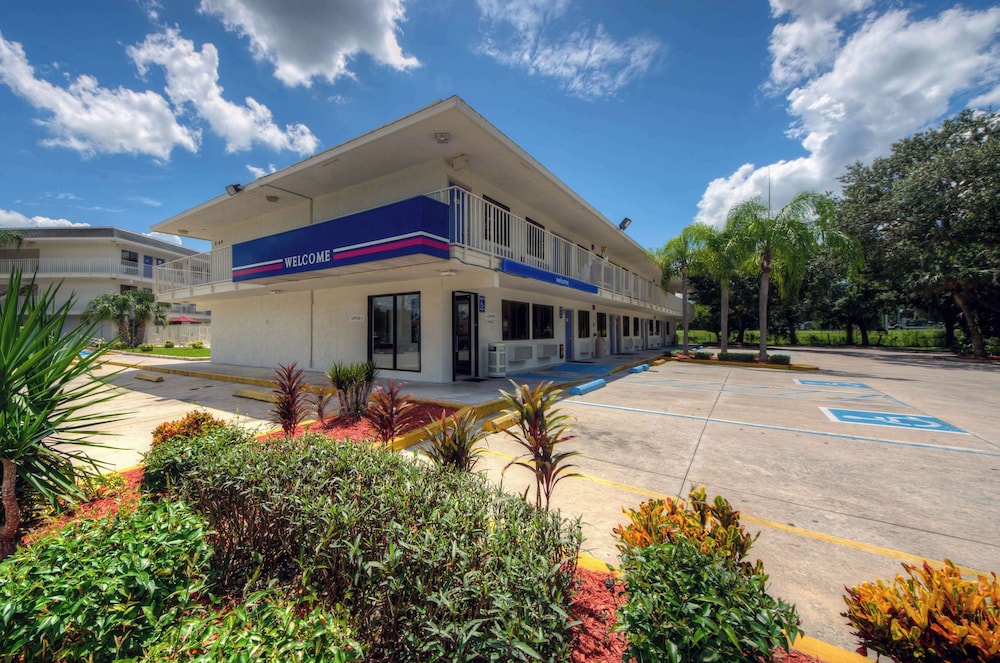 Motel6 Bradenton, FL 52/63