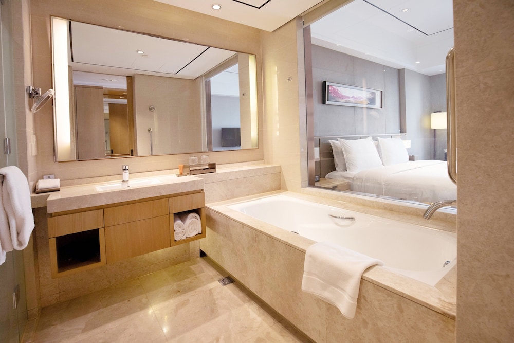 Crowne Plaza Hefei Rongqiao 48/50