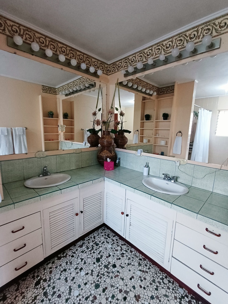 The Cariari Bed and Breakfast 3/50