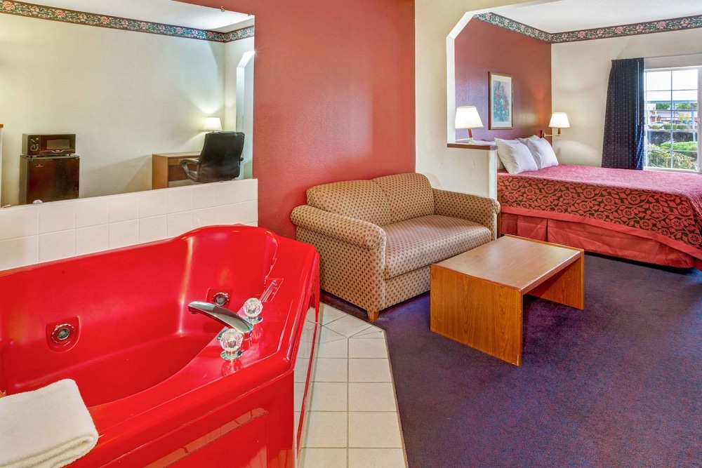 Days Inn & Suites by Wyndham Gresham 19/26
