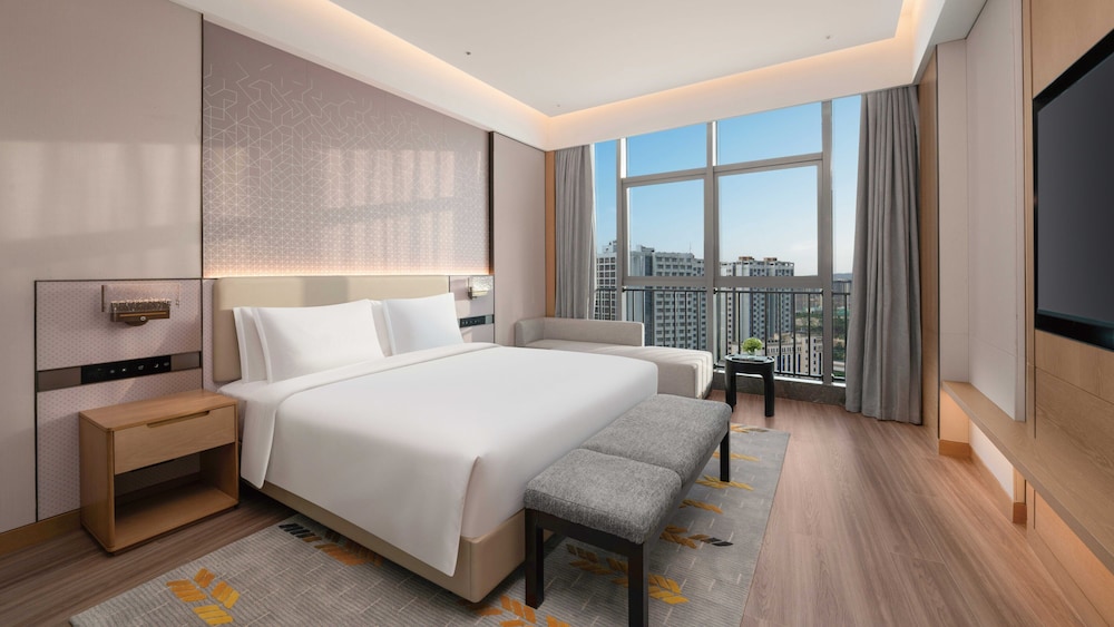 1 Bedroom, Suite, Single Bed, Dining Area, Holiday Inn Guiyang Airport by IHG 2/6