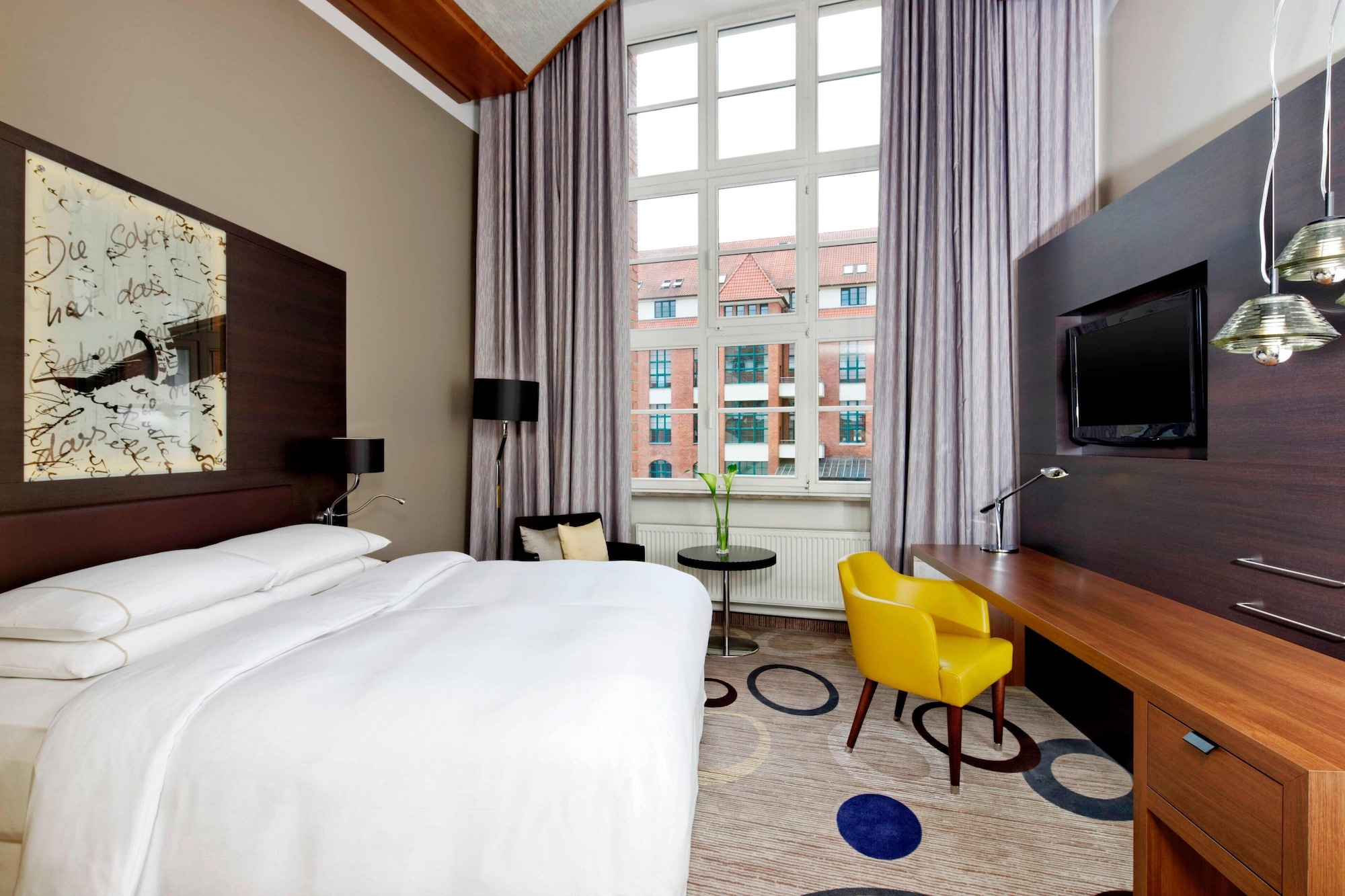 Club, King Bed
