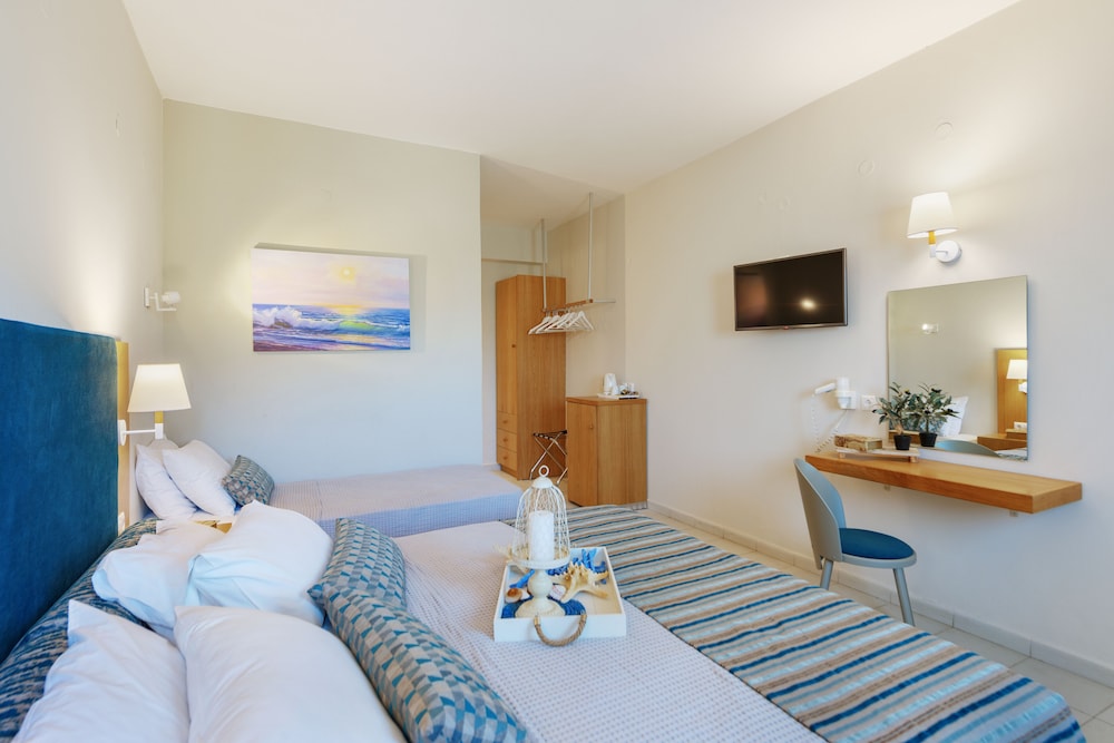 Dolphin Bay Seaside Resort & Suites 51/74