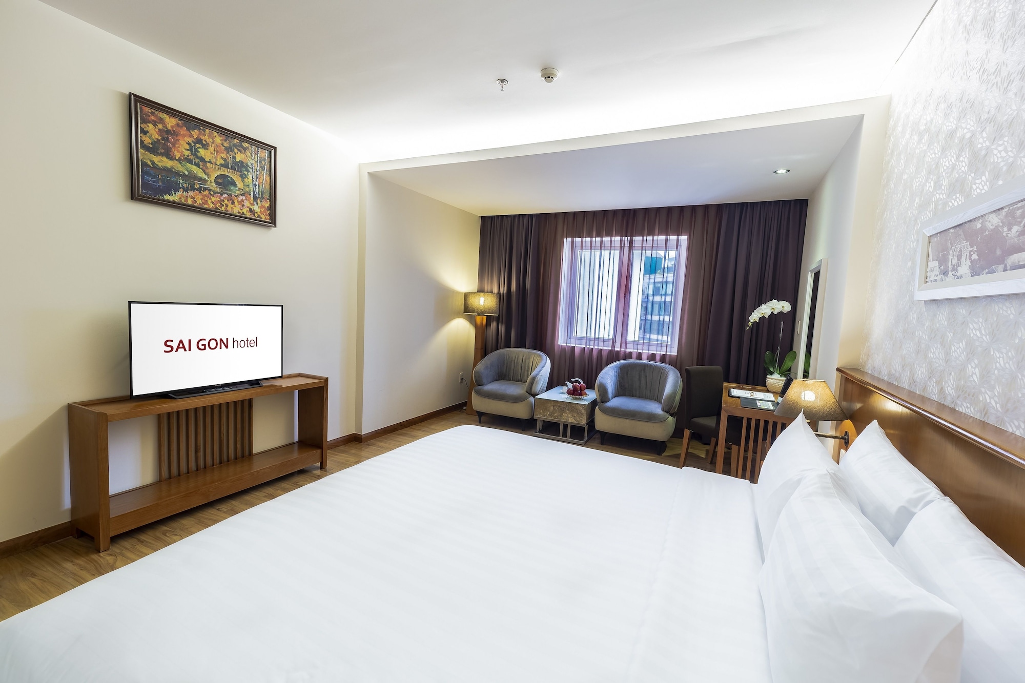 EXECUTIVE, KING BED