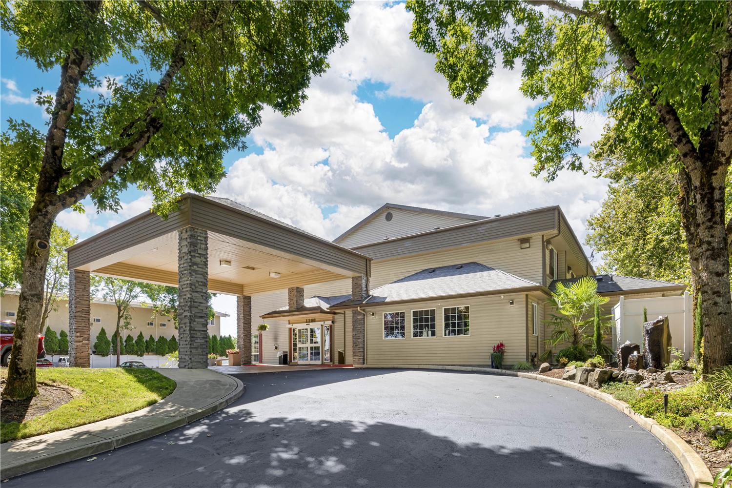 Best Western Plus Prairie Inn 16/19