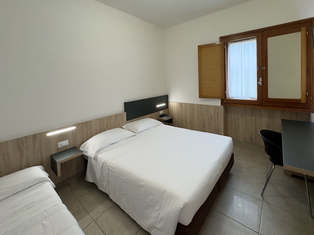 Hotel Holidays 18/54