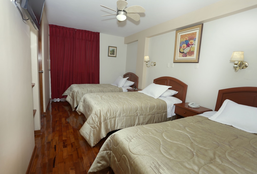 MANHATTAN INN AIRPORT HOTEL 25/73