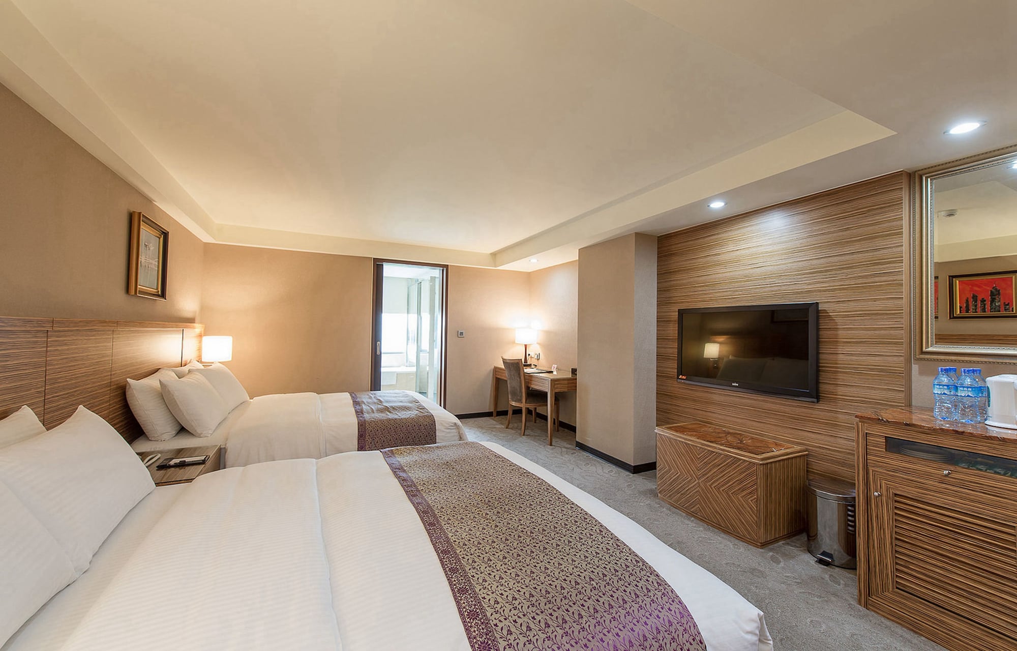 غرفة قياسية رباعية بسريرين كوين بحوض استحمام، Arsma Hotel 2/10