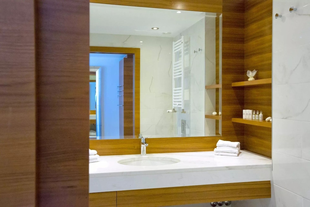Deluxe, Double or Twin Bed, Sea View, Amadria Park Hotel Royal 5/6
