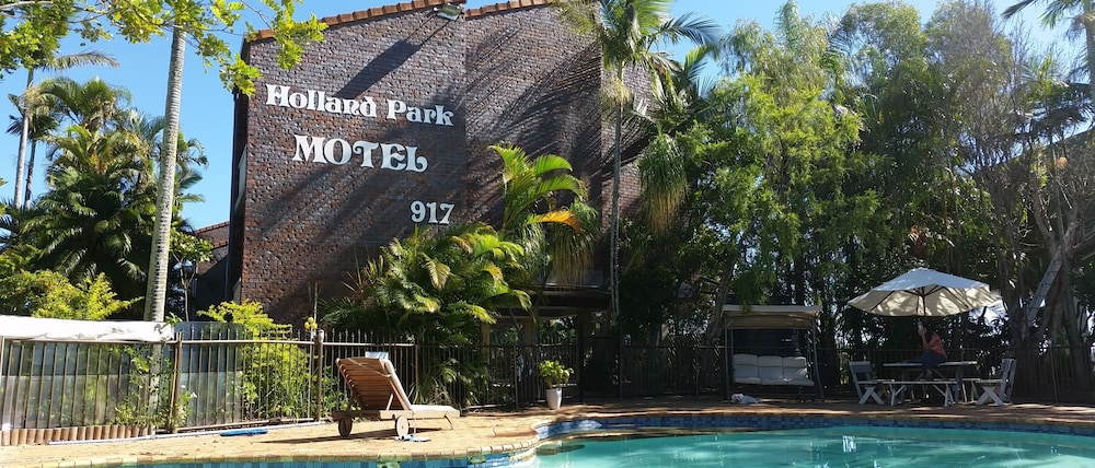 Holland Park Motel 31/33