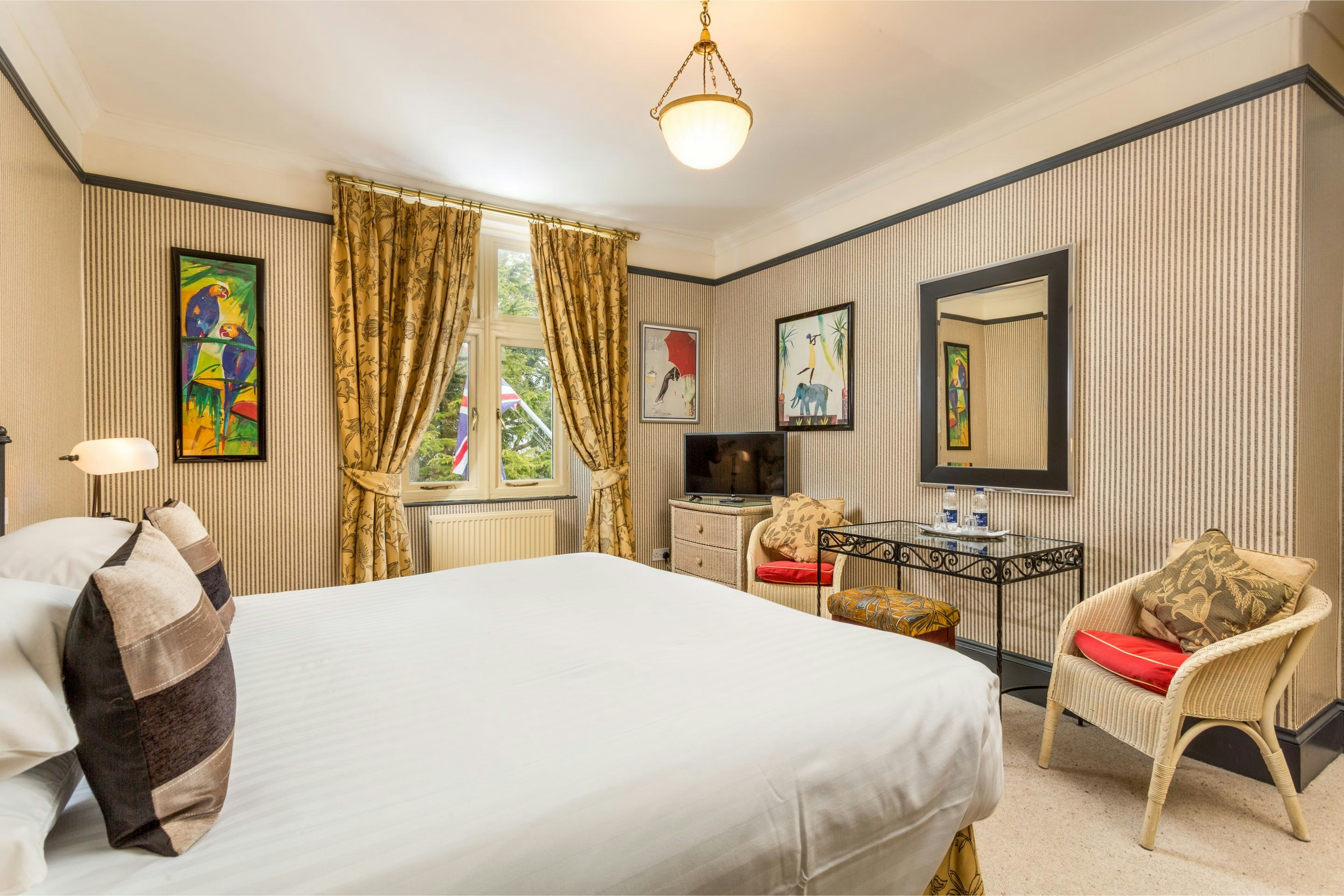 Orestone Manor Hotel 8/25