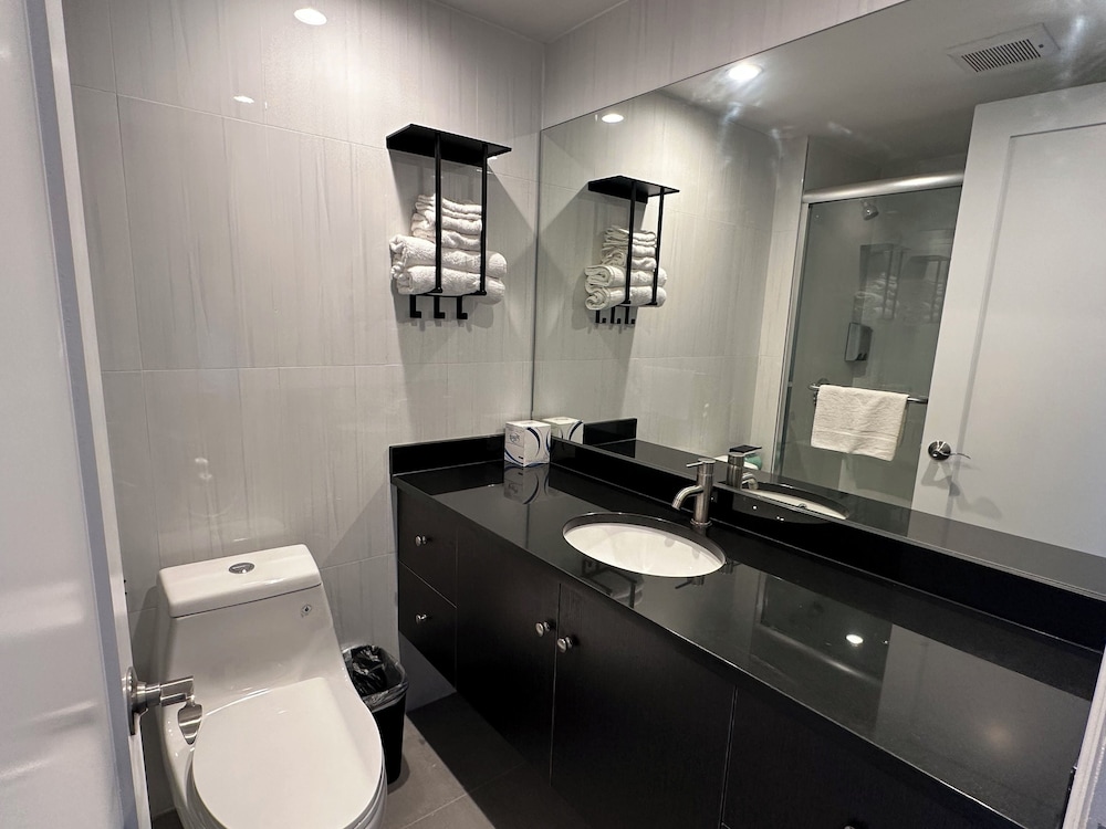 Regal Inn & Suites New York LaGuardia Hotel 19/20
