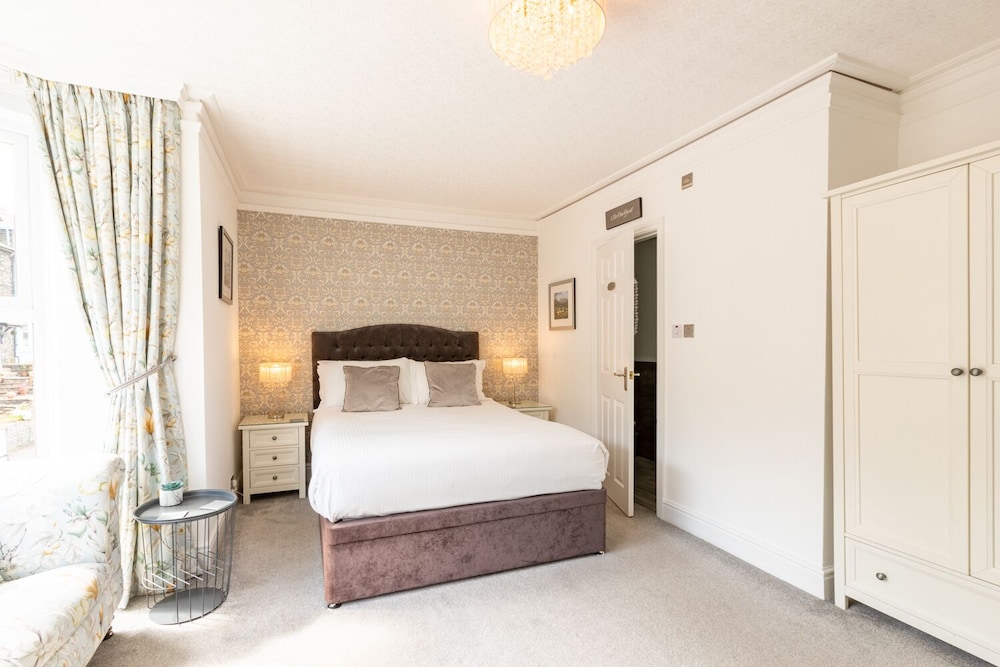Number 80 Bed Then Breakfast 34/65