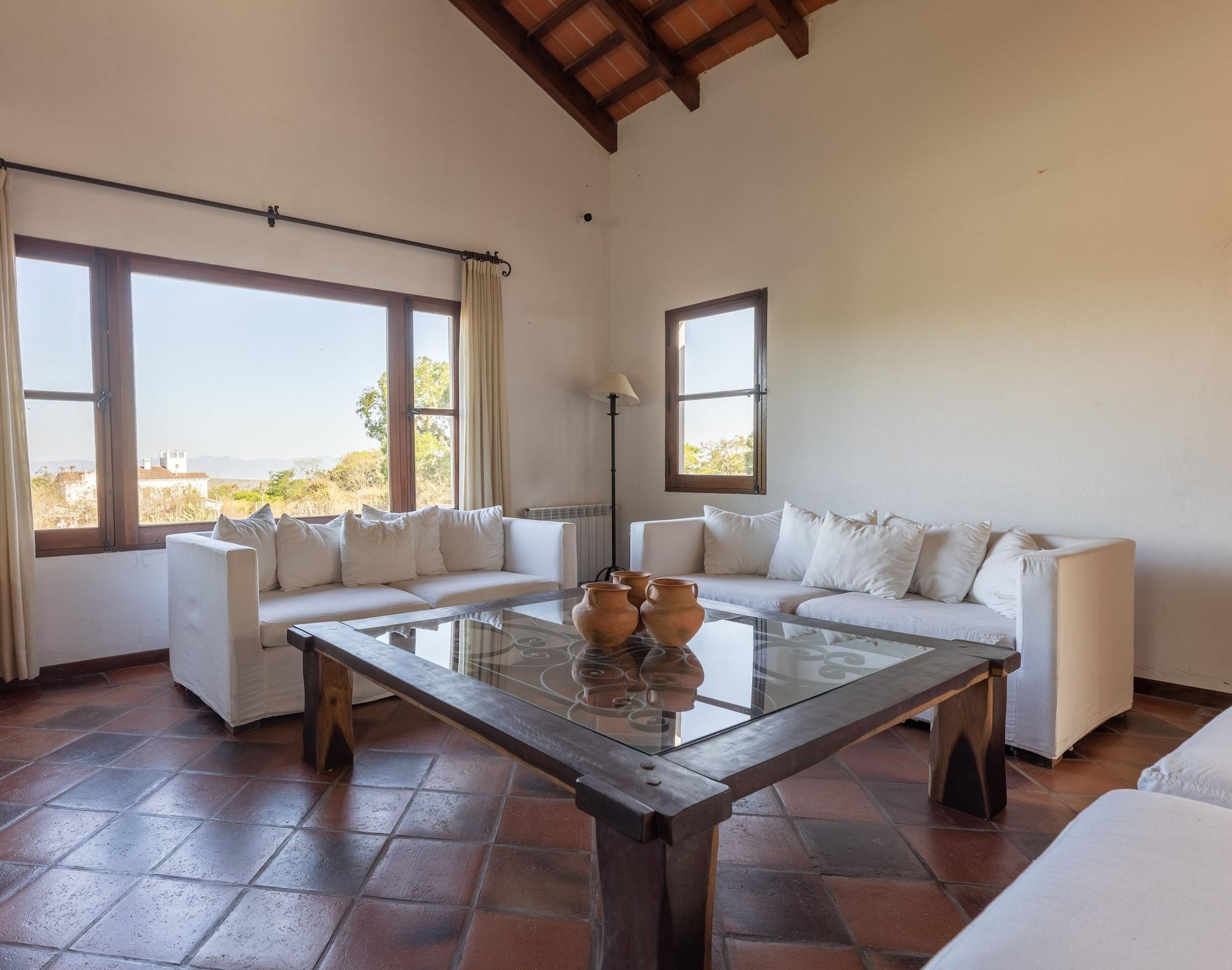 Hotel Torrontes 31/50