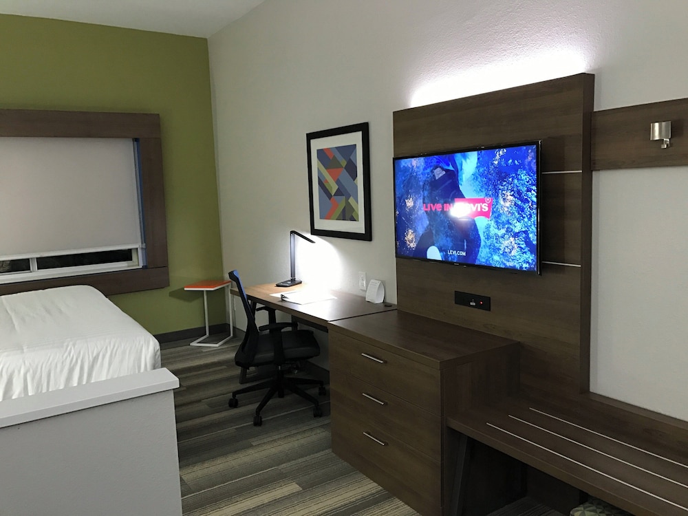 Holiday Inn Express Naples South I 75 31/67