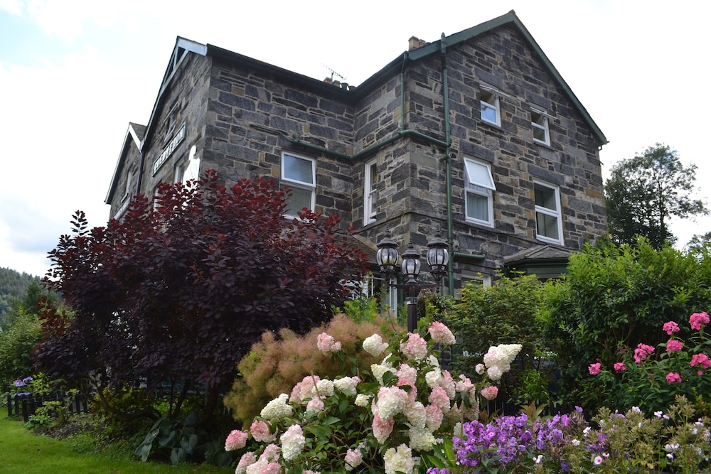 COED-Y-FRON GUEST HOUSE 1/30