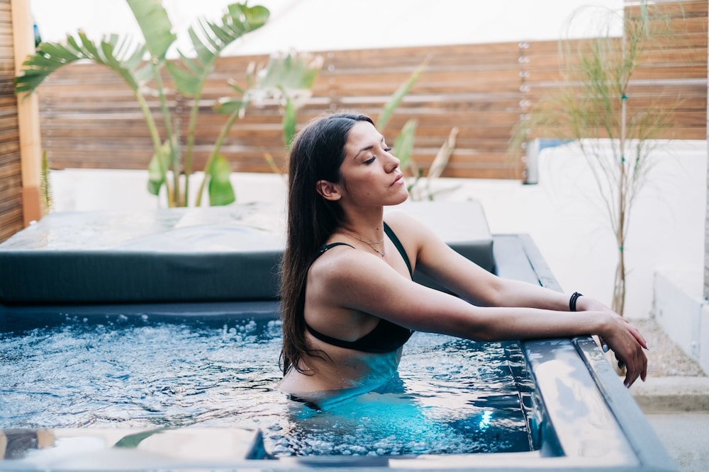Mesanto Luxury Suites 31/50