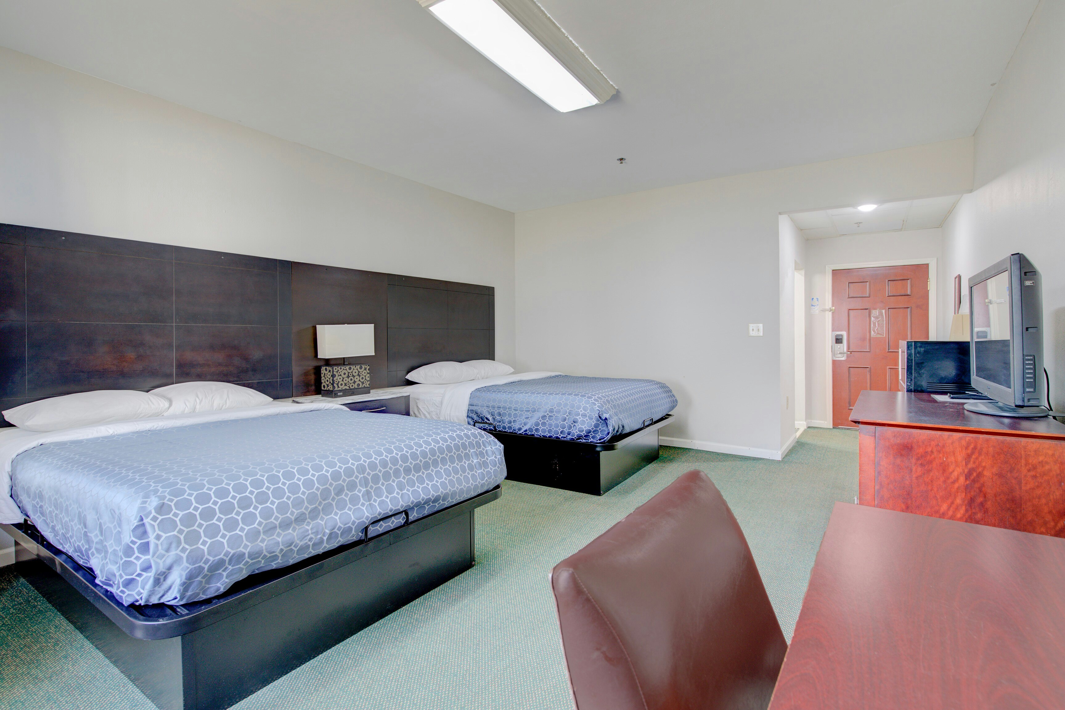 Plantation Inn & Suites Near Locust Grove I 75 17/34