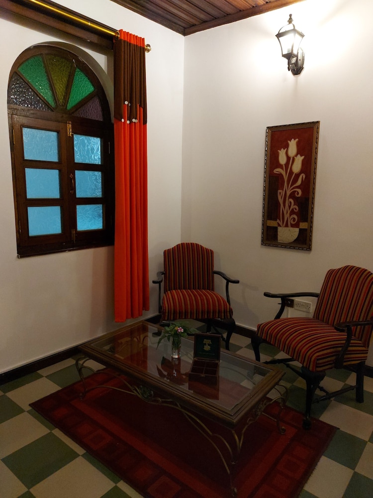 TAUSI PALACE HOTEL 71/90