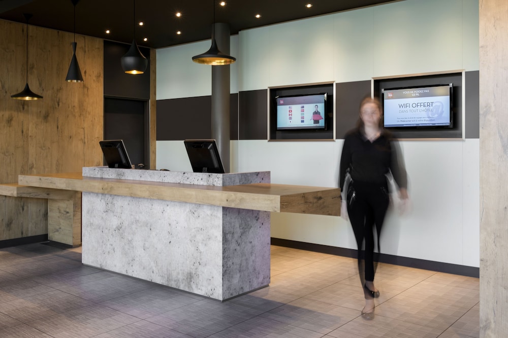 IBIS GENEVE AEROPORT 7/66