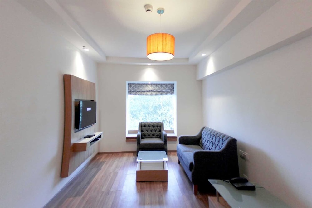 HOTEL EMERALD PARK-SHARANPUR 28/36