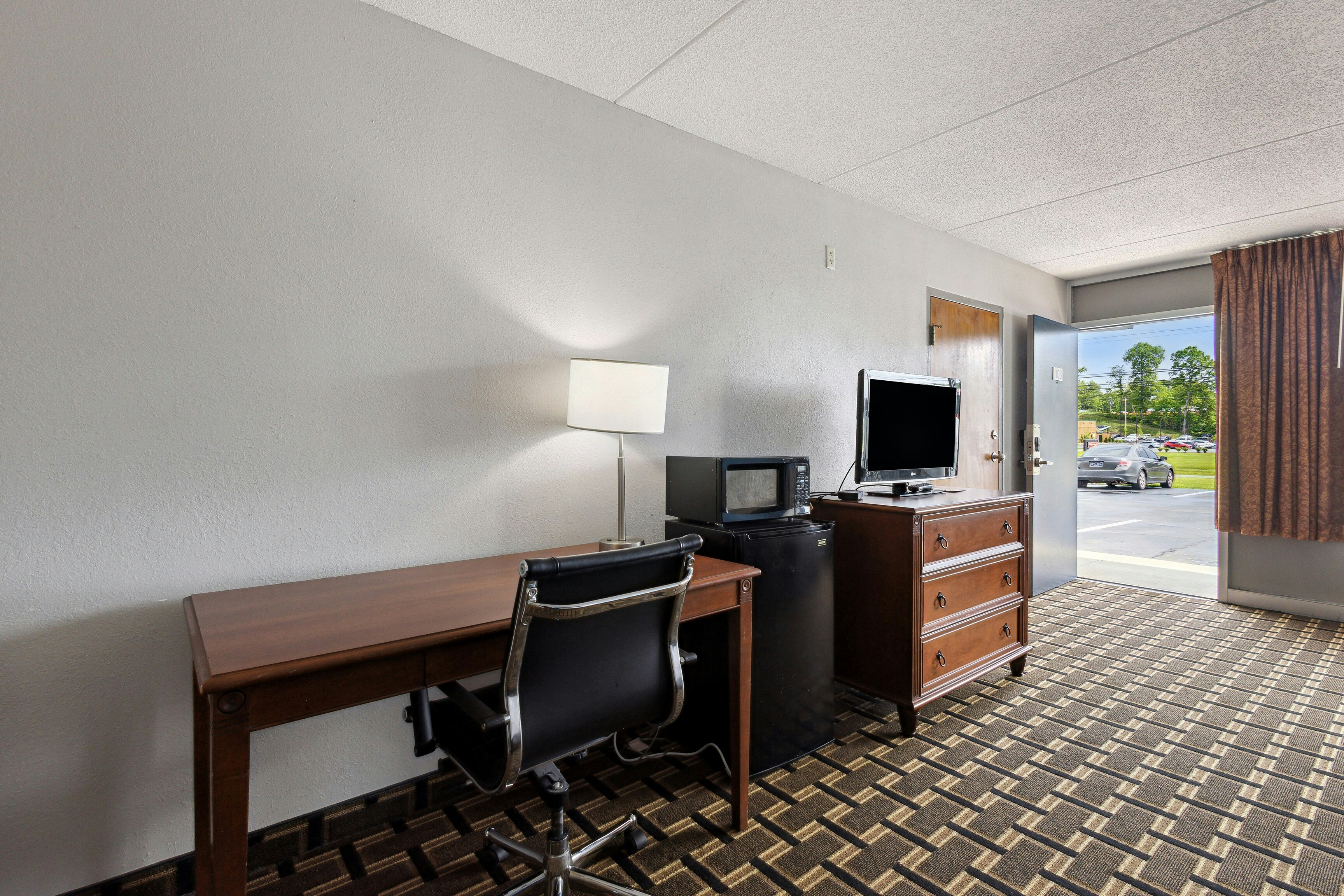 Relax inn by OYO Greeneville Near Hwy US-321 27/40