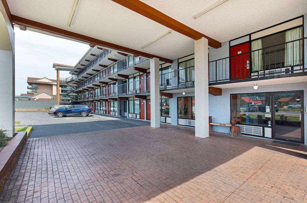 Americana Inn a Travelodge by Wyndham 36/50