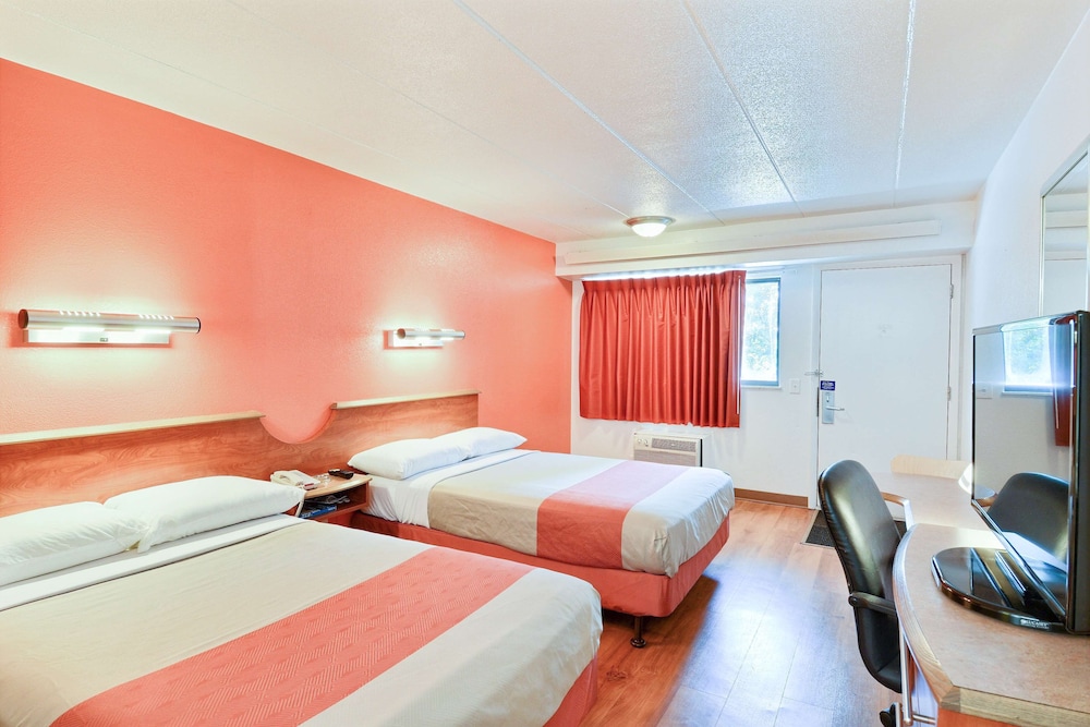 Motel6 Nashua, NH - South 16/55