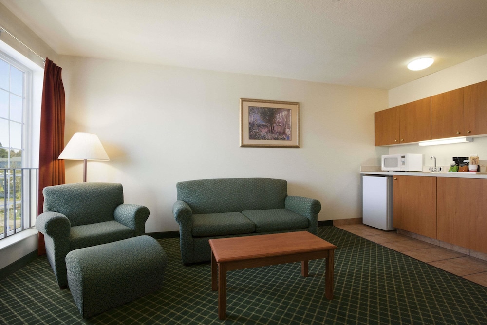 Ramada By Wyndham Seatac Airport 25/35