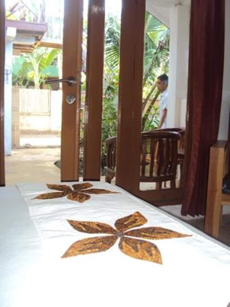 Banana Leaf Bungalows 13/23