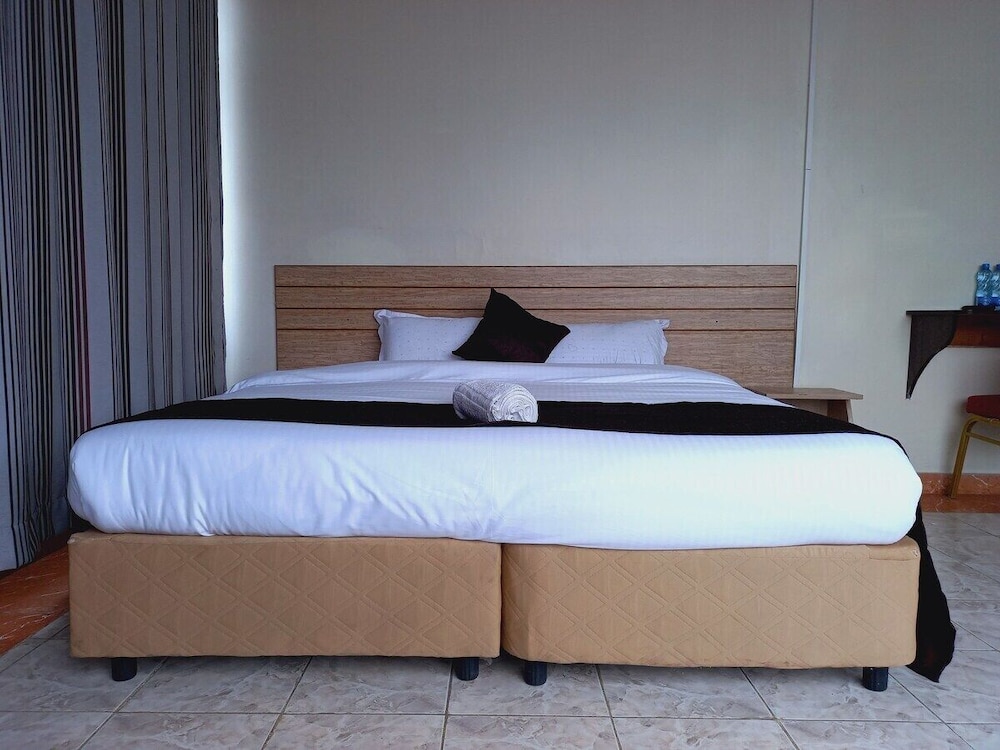 Fahari Triple Hotel 10/50