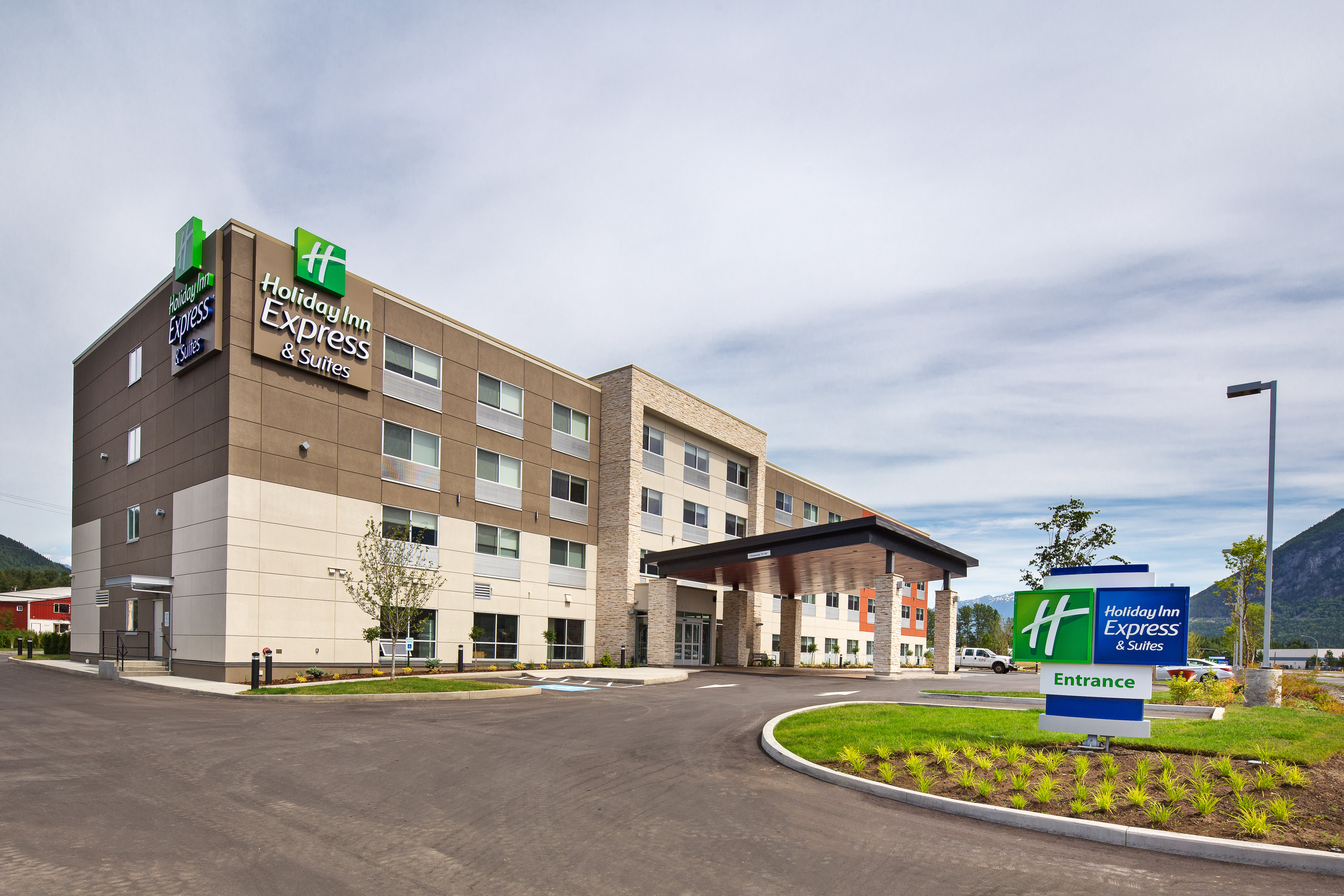 Holiday Inn Express Suites Terrace 50/55