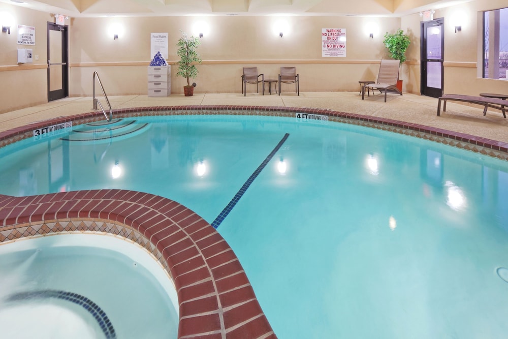 Holiday Inn Express Hotel And Suites Denton Unt Twu 41/68