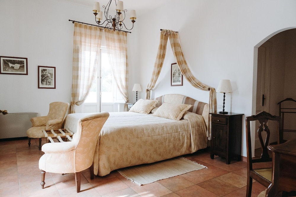 DELUXE, DOUBLE BED
