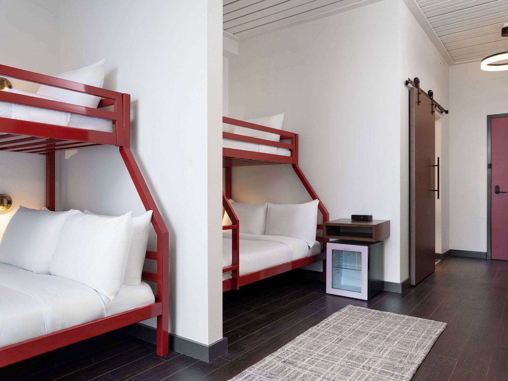 Room, Multiple Beds
