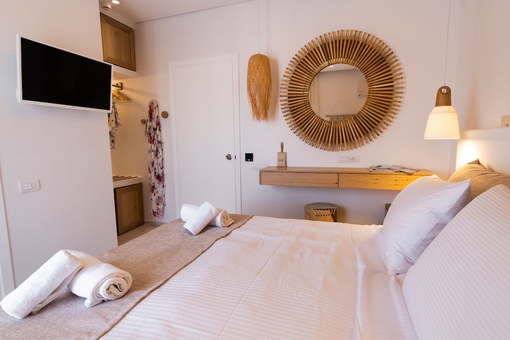 Superior, Queen Bed, Pool View, Aktaion Beach Boutique Hotel and Spa 3/4